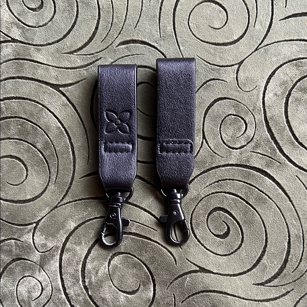 2 Sherpani Keychain Clips